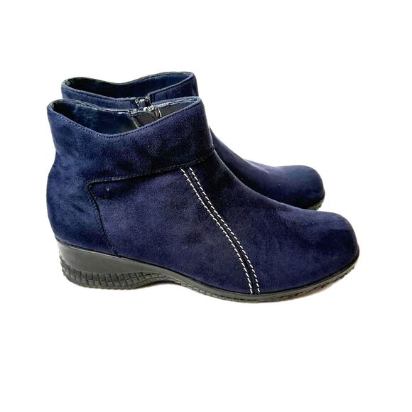 Basic Editions Navy suede ankle booties. Size 10 Wide US - Picture 3 of 9